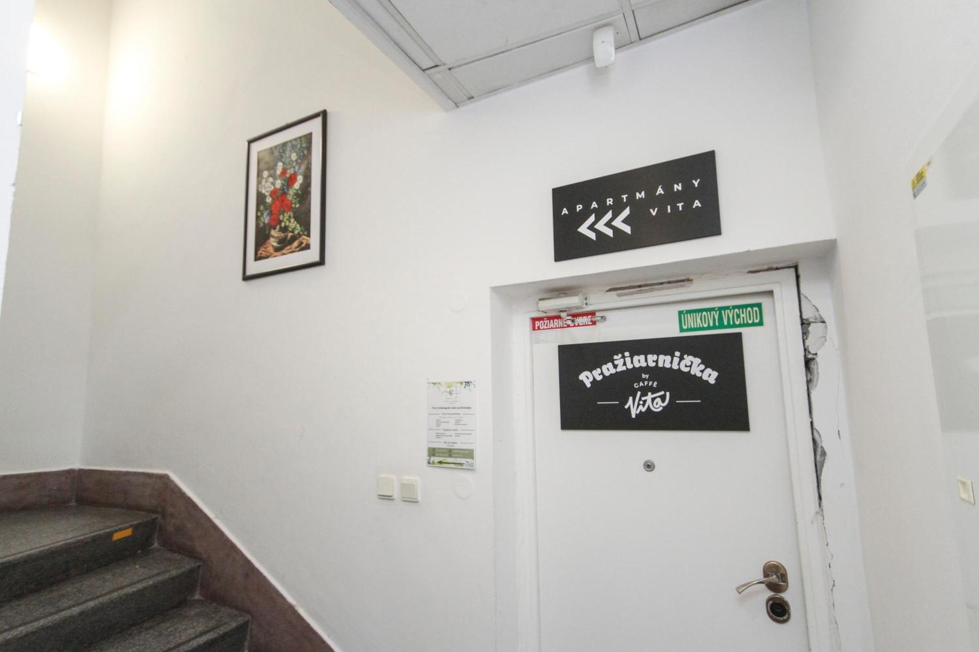 Apartman Vita Deluxe Trencin Luaran gambar