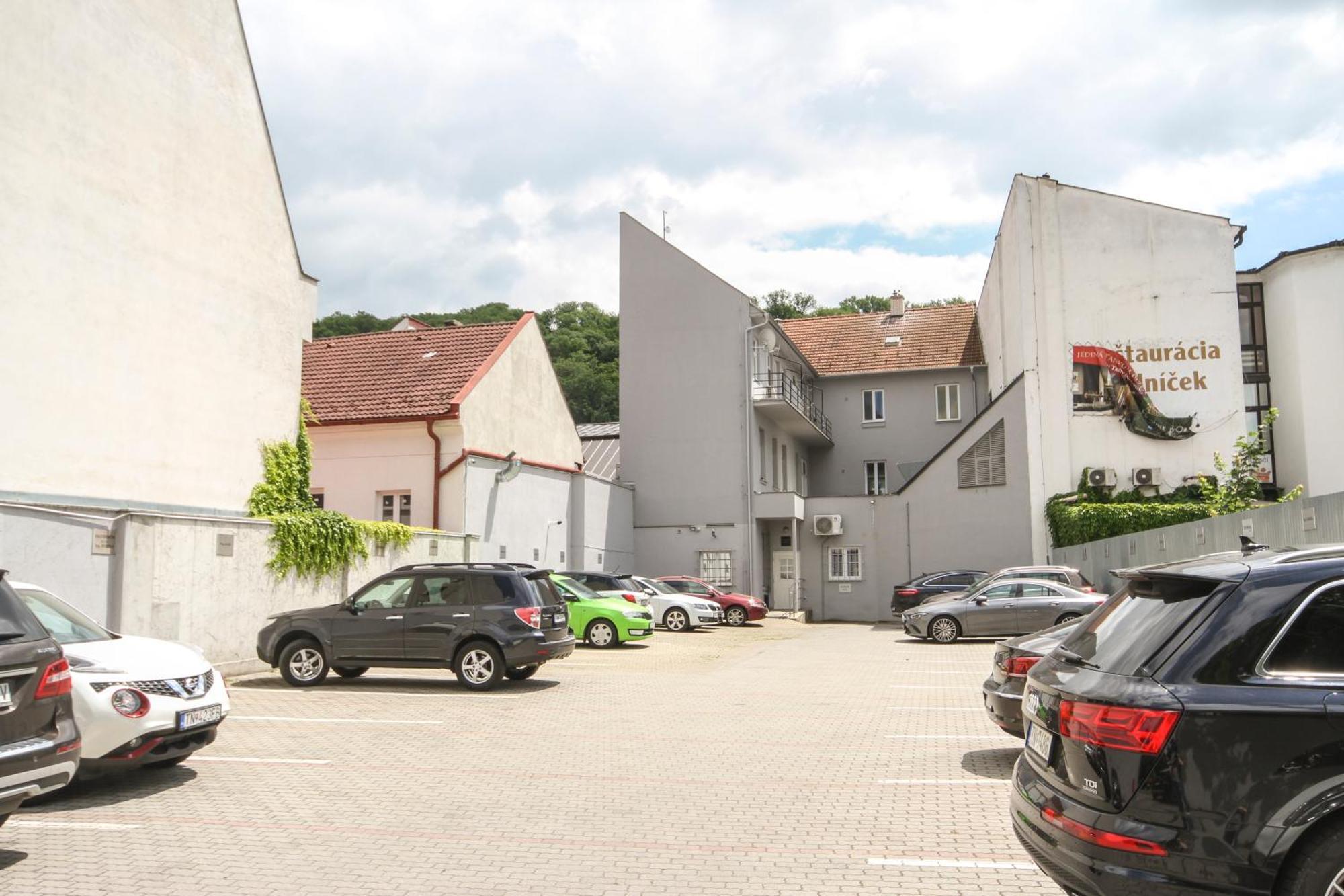 Apartman Vita Deluxe Trencin Luaran gambar