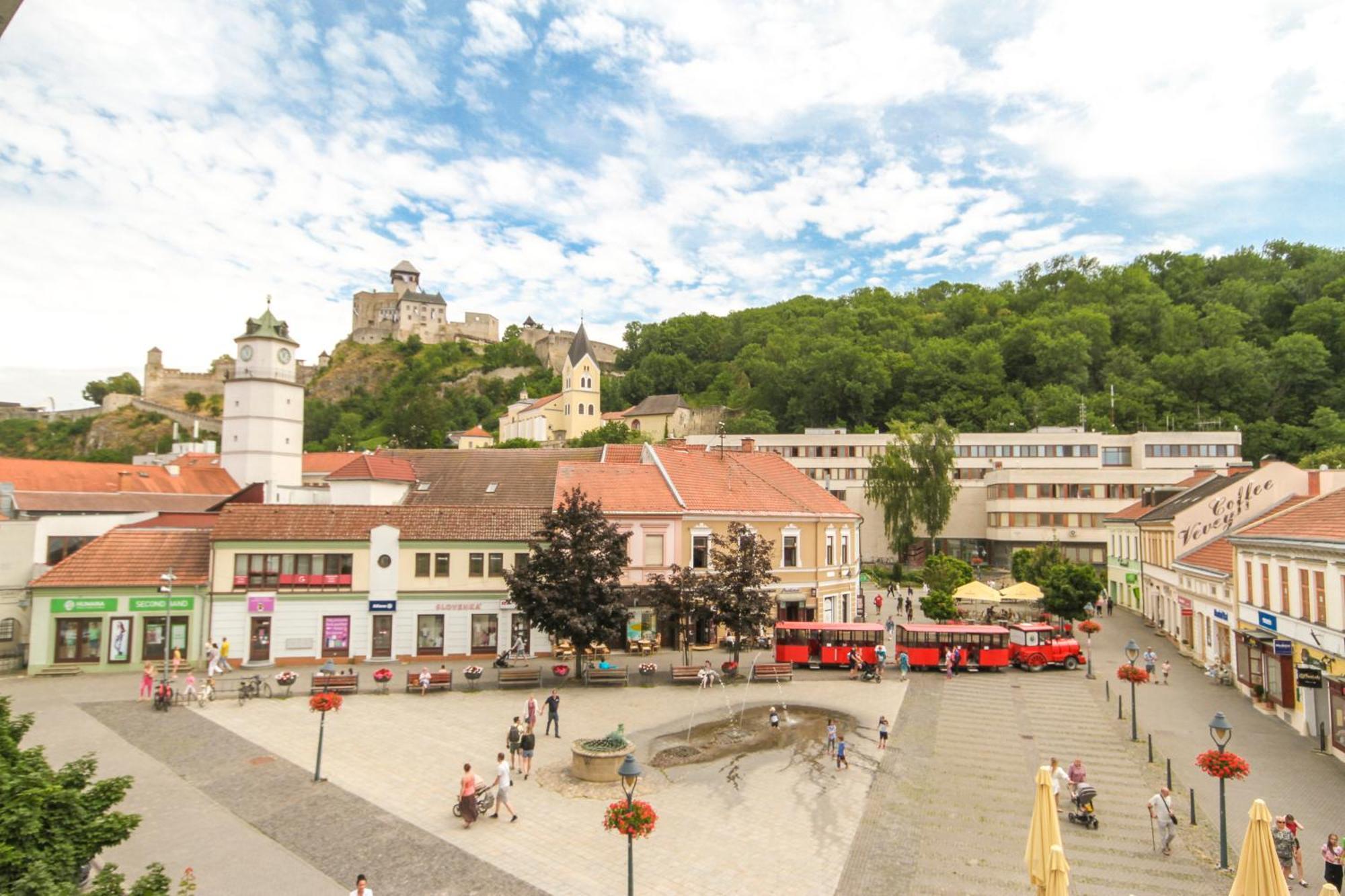 Apartman Vita Deluxe Trencin Luaran gambar